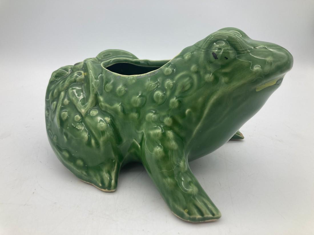 Vintage McCoy Pottery Large Green Frog Planter Big Eyes Leaves & Berries (1 of 6)