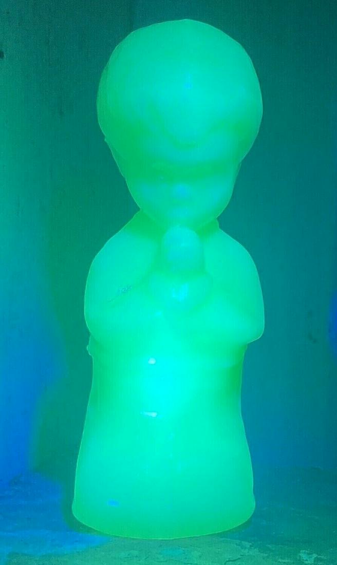 VINTAGE FENTON URANIUM CUSTARD GLASS / LIME GREEN PRAYING BOY / CHILD FIGURINE: Title: VINTAGE FENTON URANIUM CUSTARD GLASS / LIME GREEN PRAYING BOY / CHILD FIGURINE Date/Period: UNKNOWN Dimension: APPROX 4" TALL Materials: glass Additional Information: VINTAGE FENTON URANIUM CUS