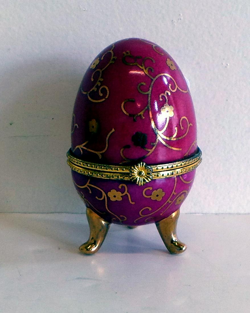 Vintage pink porcelain egg trinket collectible: Vintage pink porcelain egg trinket collectible - Size: 4" H Shipping: Domestic: Flat-rate of $5.00 to anywhere within the contiguous U.S. International: Foreign shipping rates are determined by destin