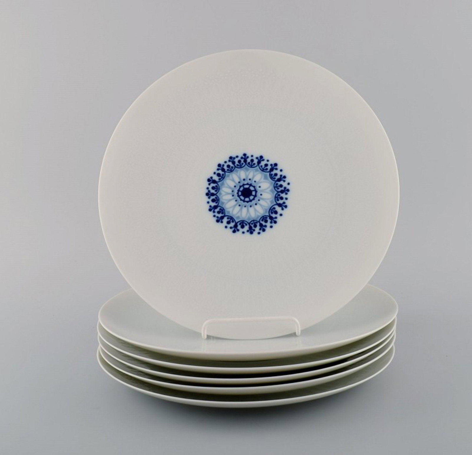 Bjørn Wiinblad for Rosenthal. Six Romanze dinner plates in white porcelain with blue: Bjørn Wiinblad for Rosenthal. Six Romanze dinner plates in white porcelain with blue decoration. 1980s. Diameter: 25 cm. In excellent condition. Stamped. Reserve: $210.00 Shipping: Domestic: Ship