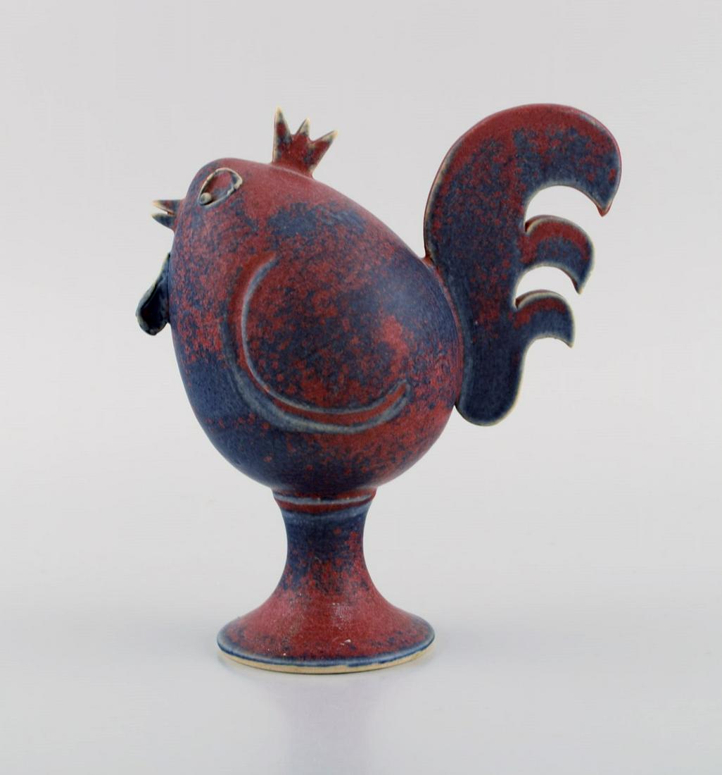 Lars Drejara, Sweden. Rooster in glazed stoneware. Beautiful glaze in shades of purple and: Lars Drejara, Sweden. Rooster in glazed stoneware. Beautiful glaze in shades of purple and turquoise. Late 20th century. Measures:16 x 15 cm. In excellent condition. Signed. Reserve: $140.00 Shipping:
