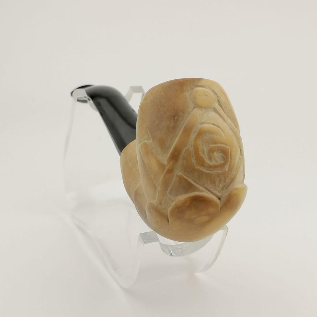 Masonic Meerschaum Pipe: Title: Masonic Meerschaum Pipe Materials: Meerschaum Dimension: 5.3 inch (13.5cm) Additional Information: Masonic,Hand carved Meerschaum Pipe. Made in Turkey,Eskisehir by Meerschaum Carve Master.Best 
