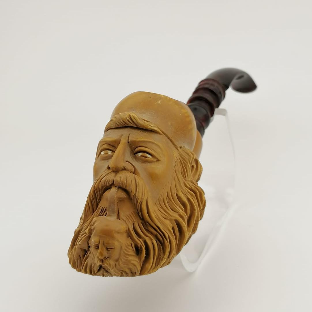 Dunhill,Hand carved Meerschaum Pipe: Title: Dunhill,Hand carved Meerschaum Pipe Materials: Meerschaum Dimension: 8.26 inch (21cm) Additional Information: Dunhill,Hand carved Meerschaum Pipe. It is not a Dunhill Product,Because of the cov