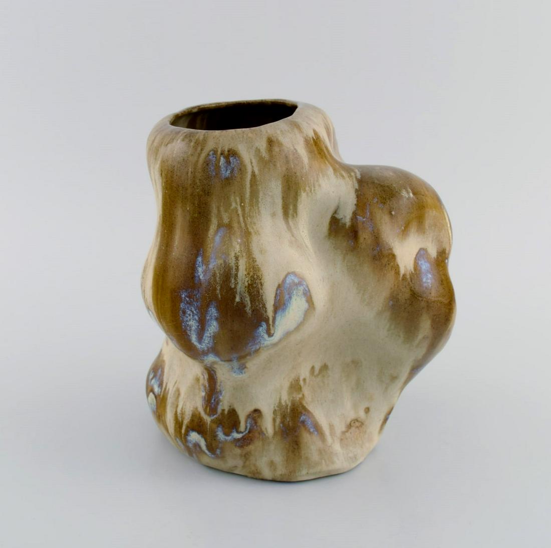 Christina Muff, Danish contemporary ceramicist (b. 1971). Sculptural unique vase in glazed (1 of 7)