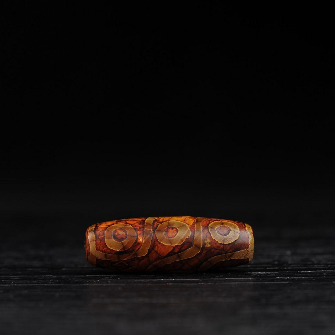 Tibetan agate eyes dzi beads: Title: Tibetan agate eyes dzi beads Origin: Asian private collection Period: 20th Century Medium: Agate bedas Description: Size: 40x14 mm Tibetan Himalayan antique Dzi beads Reserve: $120.00 Shipping: