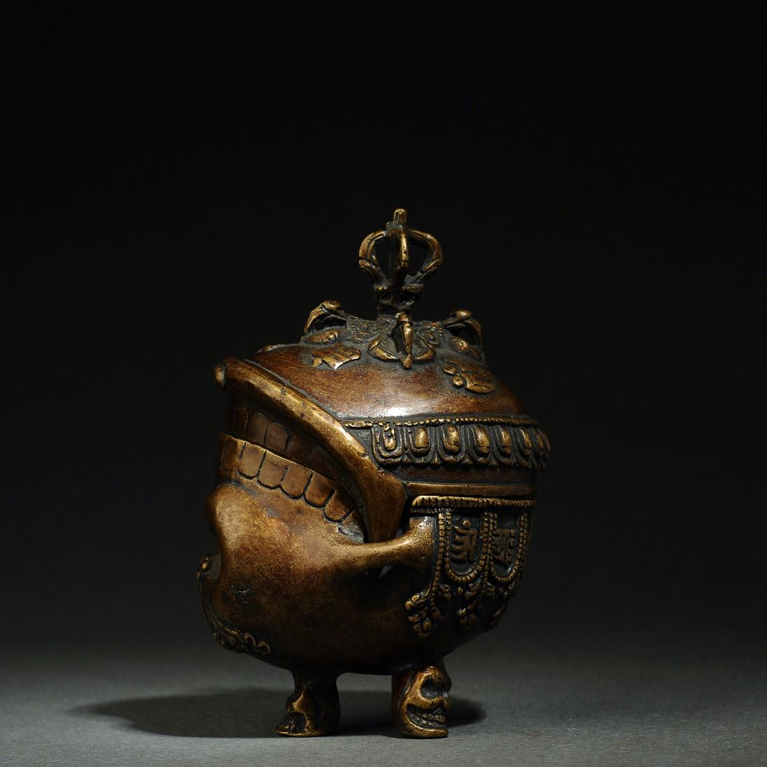 Tibetan Bronze Skull Sculpture - Incense Burner: Title: Tibetan Bronze Skull Sculpture - Incense Burner Origin: Asian private collection Period: 20th Medium: bronze Description: Size: about 8x7x12 cm, Tibetan hand-carved bronze skull sculpture. Due 