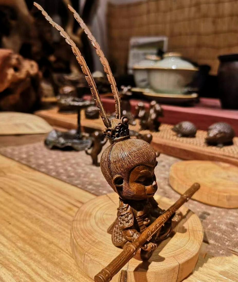 Exquisite bronze sculpture - monkey: Title: Exquisite bronze sculpture - monkey Origin: Asian private collection Period: 20th Medium: bronze Description: Size: about 15x11x11 cm, exquisite Japanese bronze sculpture, handcrafted. Due to h