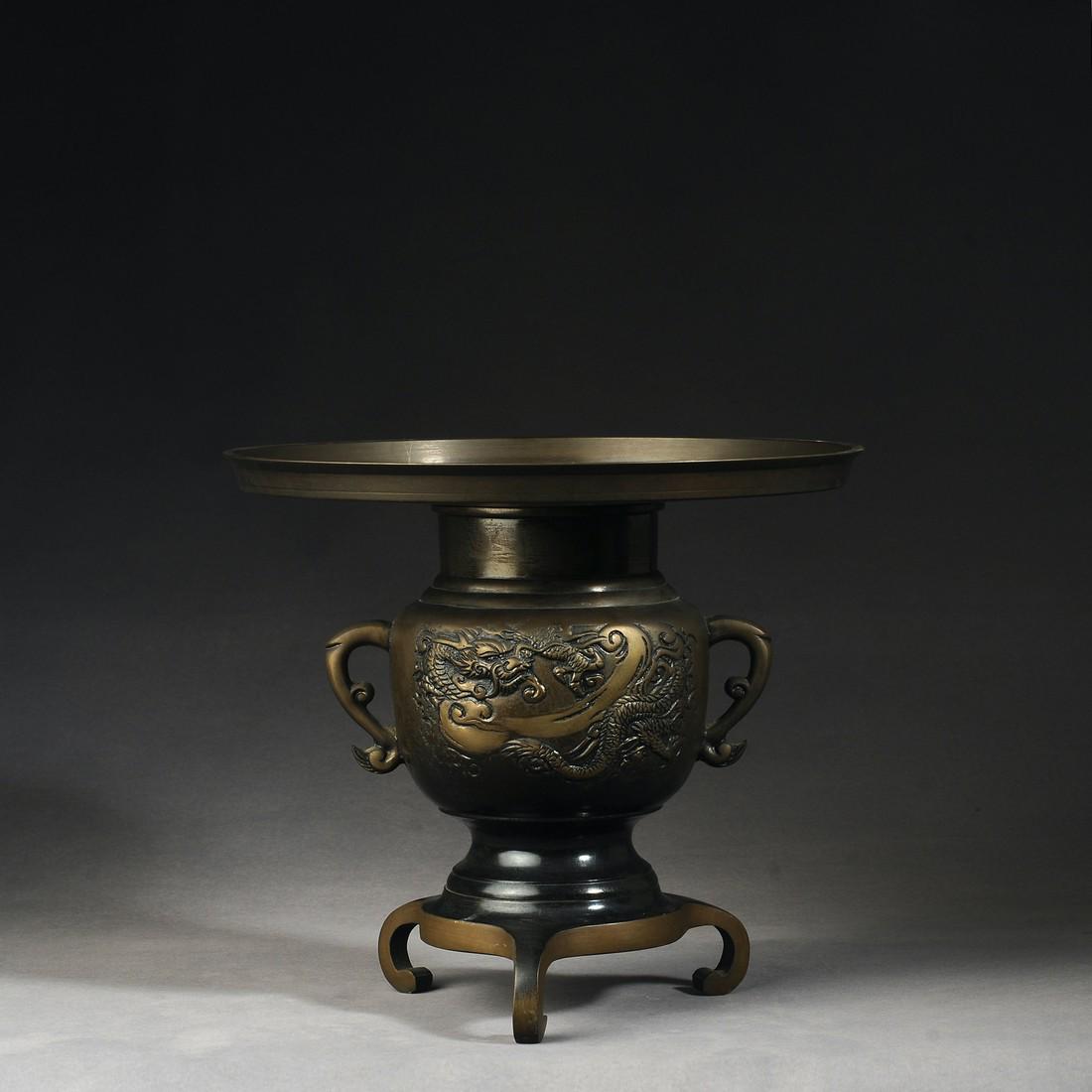 Japanese Meiji period bronze vase - flower vessel: Title: Japanese Meiji period bronze vase - flower vessel Origin: Asian private collection Period: 20th Medium: bronze Description: Size: about 30x30x27 cm, beautiful antique Japanese handmade bronze v