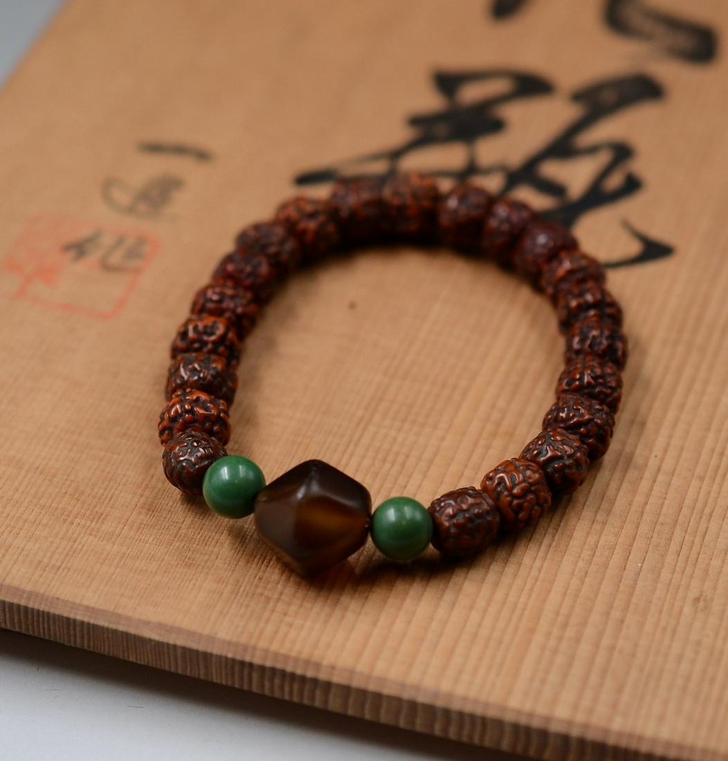 Tibetan Antique Agate Bead Bracelet: Title: Tibetan Antique Agate Bead Bracelet Origin: Asian private collection Period: 19th Description: Size: about 18cm/weight 15g. A beautiful antique agate bead bracelet set with ancient turquoise. O