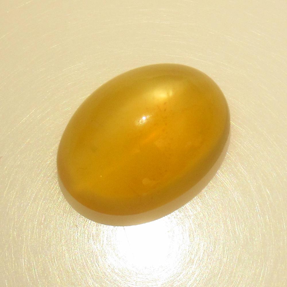 8.50 Ctw Natural Yellow Moonstone Oval Cab: No Reserve! Title: 8.50 Ctw Natural Yellow Moonstone Oval Cab Clarity: Semi-Transparent Gemstone: Moonstone Carat Weight: 8.50 Size/Dimensions: 15.40 x 11.40 x 7.30 mm Additional Information: Nice Ova