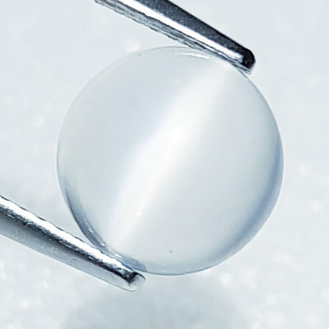 3.40 Ctz Rare White Moonstone Cat's Eye: No Reserve! Title: 3.40 Ctz Rare White Moonstone Cat's Eye Color/Clarity: Color Less / Transparent Gemstone: Moonstone Carat Weight: 3.4 Size/Dimensions: 9.00 x 9.00 x 5.60 Additioanl Information: Rou