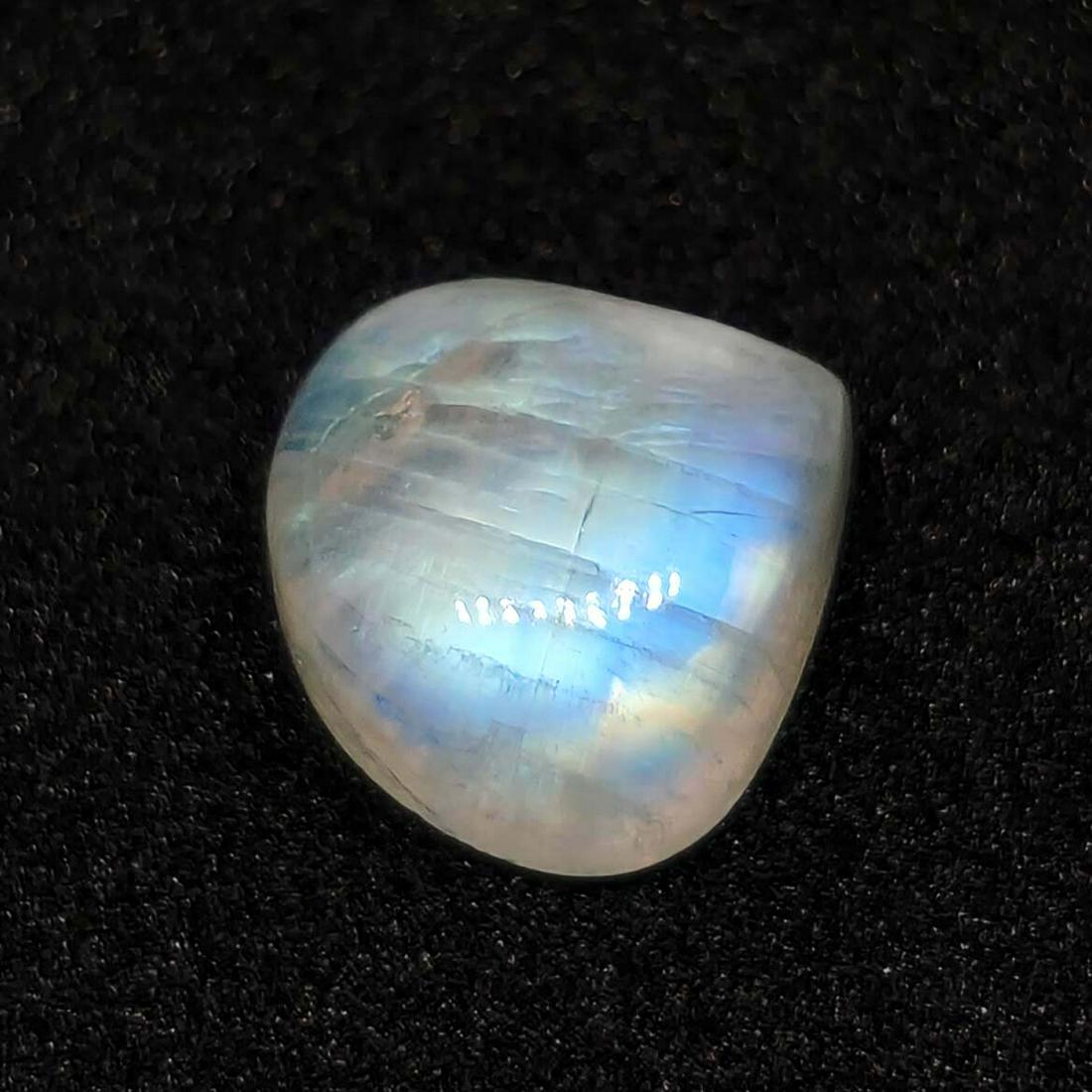 5 ct Natural White Rainbow Moonstone: No Reserve! Title: 5 ct Natural White Rainbow Moonstone Description: Gemstones: Rainbow Moonstone Carat Weights: 5 ct Size/Dimensions:11 X 11 X 6 mm Origin : India Gemstone: Moonstone Shipping: