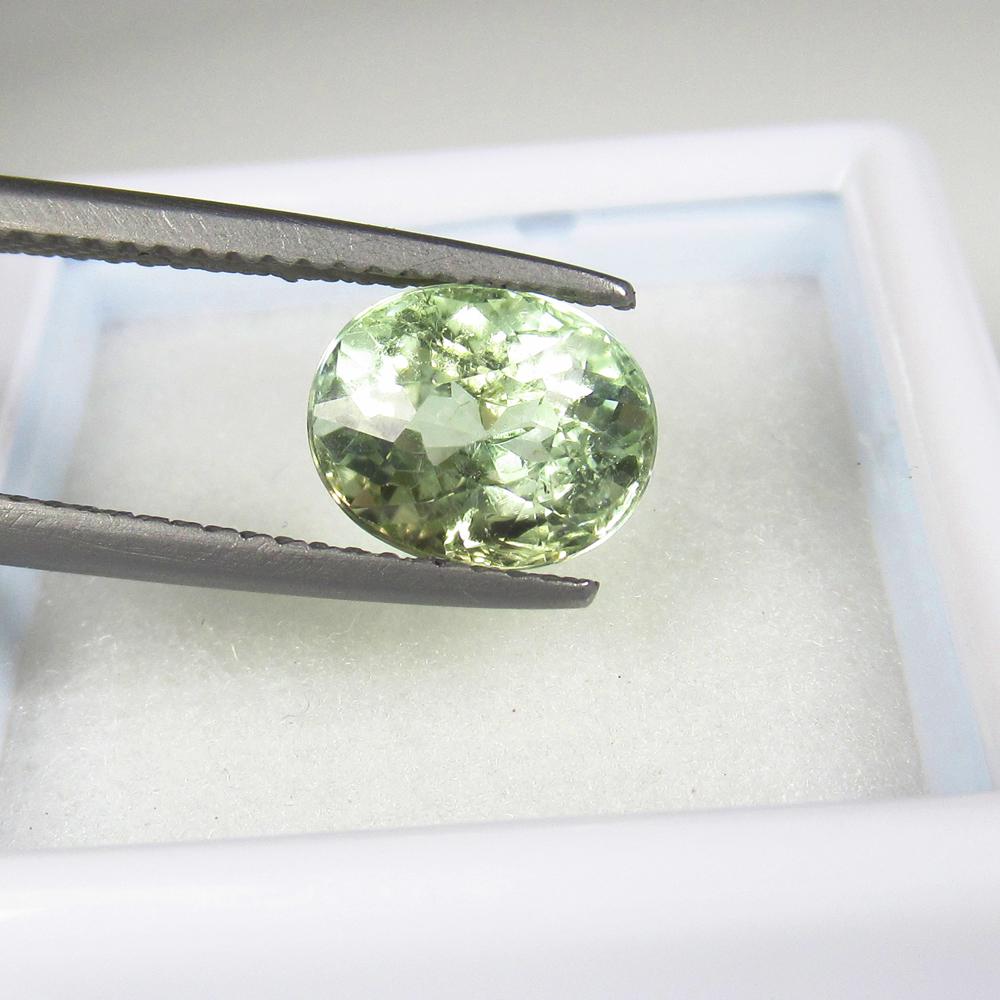 Natural Tourmaline - 2.47 Ct: No Reserve! Title: Natural Tourmaline - 2.47 Ct Origin: Mozambique Carat Weight: 2.47 Size/Dimensions: 8.5 x 7 x 6.5 mm Additional Information: Pieces : 1 No's / Shape : Oval Cut / Color : Green / Cla