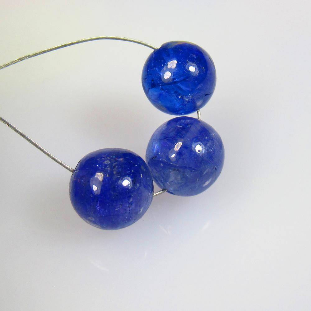 9.33 Ctw Natural 3 Drilled Tanzanite Round Ball Beads: No Reserve! Title: 9.33 Ctw Natural 3 Drilled Tanzanite Round Ball Beads Clarity: Transparent Gemstone: Natural Tanzanite Beads Carat Weight: 9.33 Size/Dimensions: 7.00 - 7.10 mm / 3 PC's Additional I