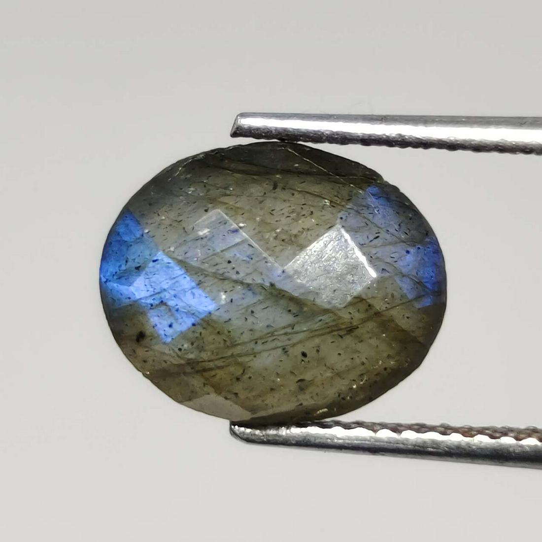 3.90 ct Natural Labradorite: No Reserve! Title: 3.90 ct Natural Labradorite Description: Gemstones: Labradorite Carat Weights: 3.90 ct Size/Dimensions: 11 X 9 mm Origin : Labrador Gemstone: Labradorite Shipping: Domestic:
