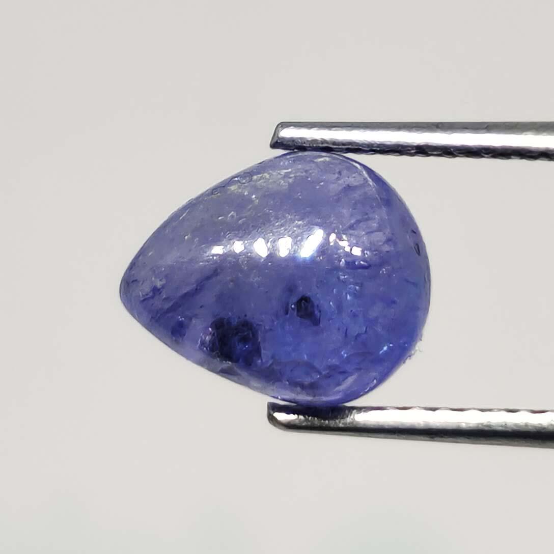 2.55 ct Natural Tanzanite Cab: No Reserve! Title: 2.55 ct Natural Tanzanite Cab Description: Gemstones: Tanzanite Carat Weights: 2.55 ct Size/Dimensions: 9 x 7 X 4 mm Origin : Tanzania Gemstone: Tanzanite,Stone Shipping: Do
