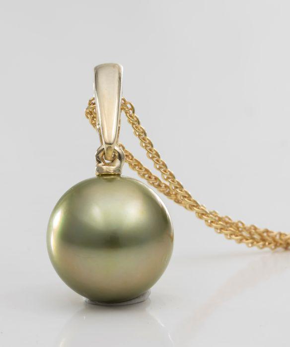 Round Special Jade Pistachio Tahitian Pearl - 14 kt. Yellow gold - Necklace with pendant: Title: Round Special Jade Pistachio Tahitian Pearl - 14 kt. Yellow gold - Necklace with pendant Description: Emerging from the tropical lagoons of French Polynesia, this pearl has been selected for it