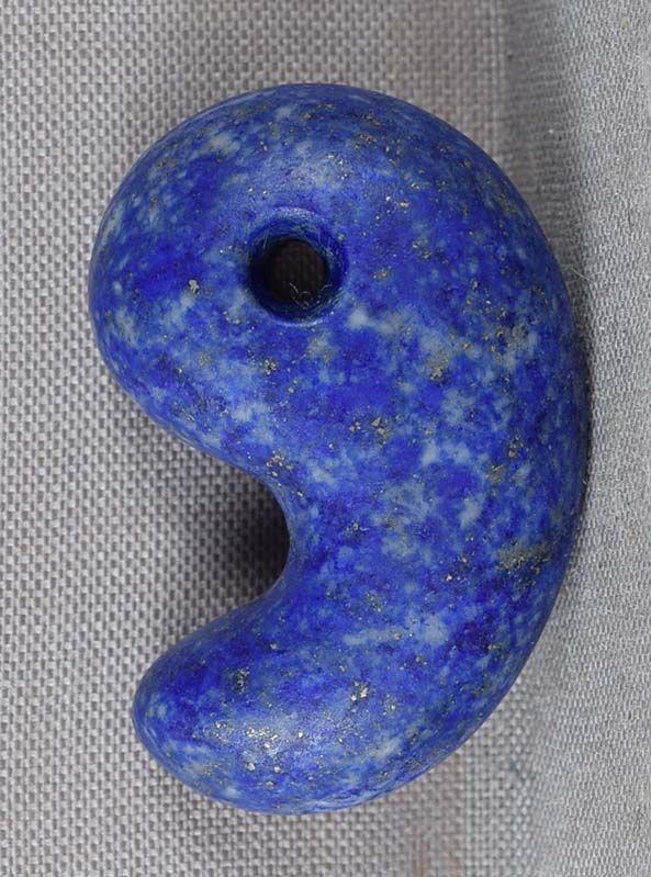 18/19c Japanese LAPIS LAZULI MAGATAMA bead (1 of 5)