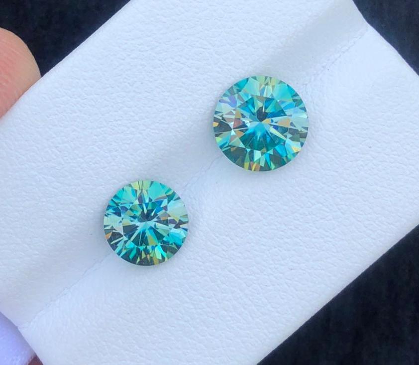 4 Carats Beautiful Moissanite Gemstone: Title: 4 Carats Beautiful Moissanite Gemstone Gemstone: Moissanite Carat Weight: 4 Carats Size/Dimensions: 7x7x4 mm , 8x8x5 mm Additional Information: Natural Reserve: $100.00 Shipping: Domestic: