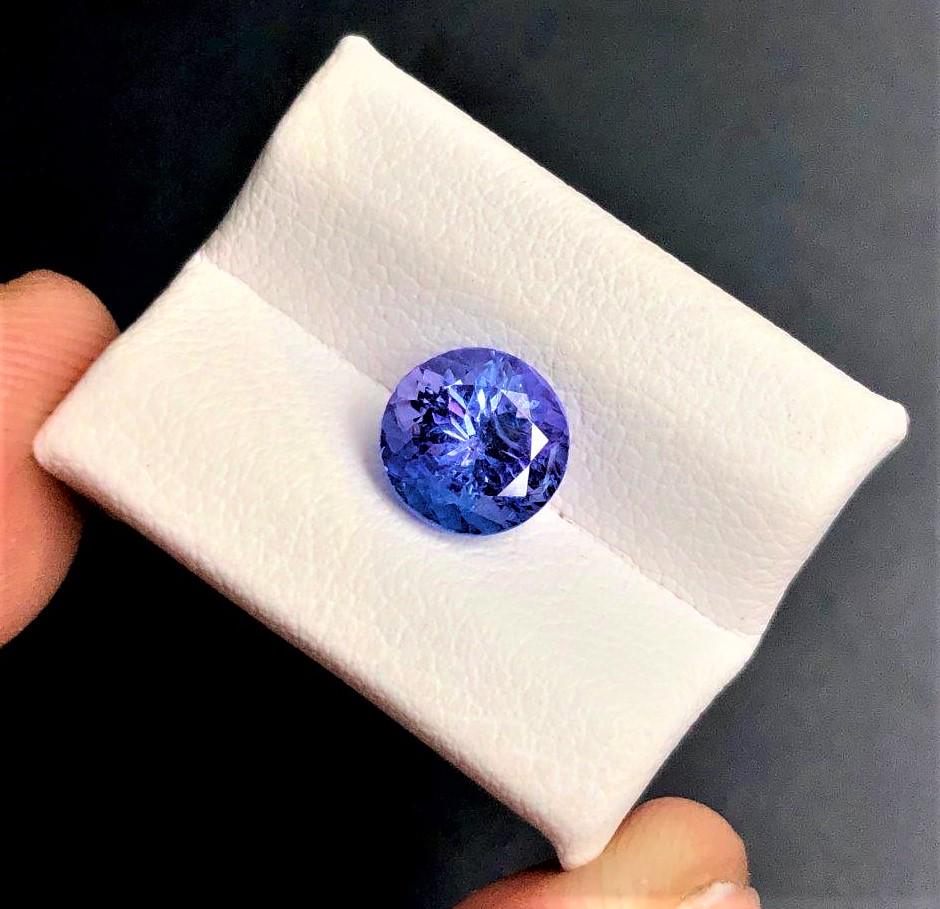 1.40 Carats Round Tanzanite: Title: 1.40 Carats Round Tanzanite Gemstone: Tanzanite Carat Weights: 1.40 Carats Size/Dimensions: 7X5 mm Additional Information: 1.40 Carats Round Tanzanite Reserve: $85.00 Shipping: Domestic: F