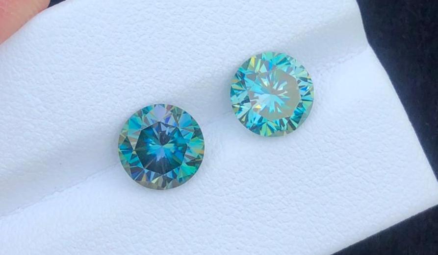 3.5 Carats Beautiful Pair Pieces Moissanite Gemstone: Title: 3.5 Carats Beautiful Pair Pieces Moissanite Gemstone Gemstone: Moissanite Carat Weight: 3.5 Carats Size/Dimensions: 7.7x7.7x4.5 MM Additional Information: Natural Reserve: $100.00 Shipping: