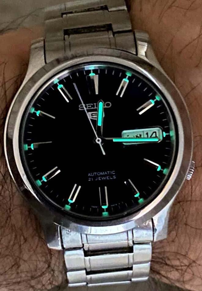 Vintage SEIKO Radium 21 Jewels Original Dial Automatic 7S26-03B0 With Date And Day Men's Wrist Watch: Vintage from the 1960s Band material: Leather, Stainless steel Materials: Stainless steel Power: Mechanical Readout: Analog Can be personalized Description Vintage SEIKO Radium 21 Jewels Original Dial
