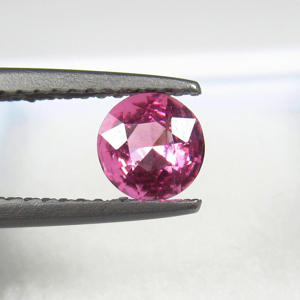 Natural Spinel - 0.52 Ct: No Reserve! Title: Natural Spinel - 0.52 Ct Origin: Nigeria Weight: 0.52 Size/Dimensions: 5.3 x 5.3 x 2.8 mm Additional Information: Pieces : 1 No's / Shape : Round Cut / Color : Red / Clarity : VVS -