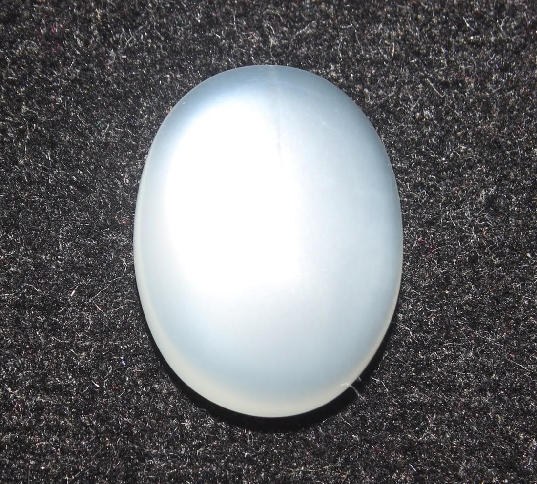 5.16 cts Natrual Moonstone (1 of 2)