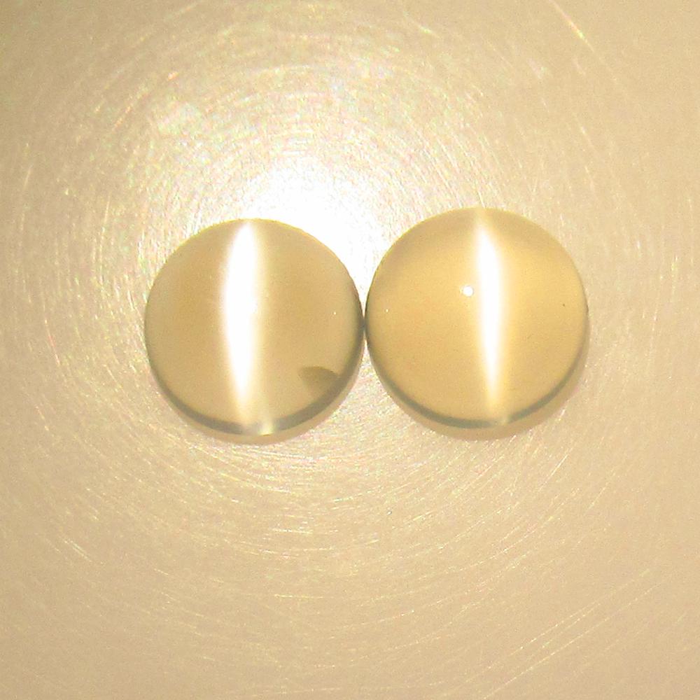 3.72 Ctw Natural Moonstone Round Pair: No Reserve! Title: 3.72 Ctw Natural Moonstone Round Pair Stone Clarity: Semi-Transparent Gemstones: Natural Moonstone Carat Weights: 3.72 Size/Dimensions: 8.10 x 8.10 x 4.40 mm / 2 Pc's Additional Inf