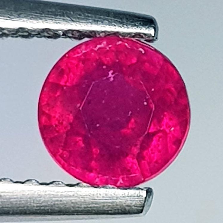 0.91 Ctz Top Quality Pinkish Red Natural Ruby: No Reserve! Title: 0.91 Ctz Top Quality Pinkish Red Natural Ruby Color/Clarity: Pinkish Red / VVS/VS Gemstone: Ruby Carat Weight: 0.91 Size/Dimensions: 5.10 x 5.10 x 4.00 Additional Information: Burma