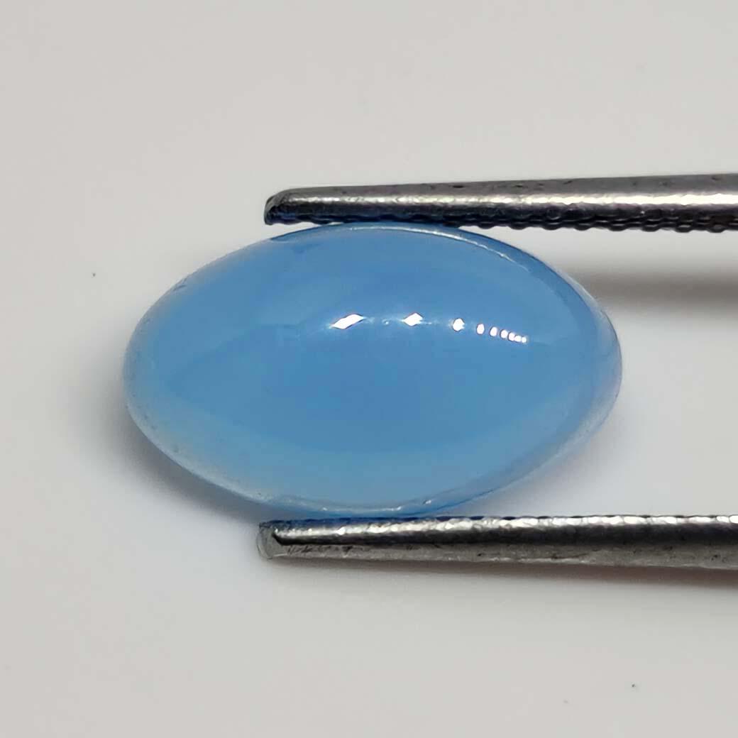 2.70 ct Natural Blue Chalcedony: No Reserve! Title: 2.70 ct Natural Blue Chalcedony Additional Information: Gemstones: Chalcedony Carat Weights: 2.70 ct Size/Dimensions: 12 X 7 X 4 mm Materials & Techniques: Chalcedony Shipping: Dome