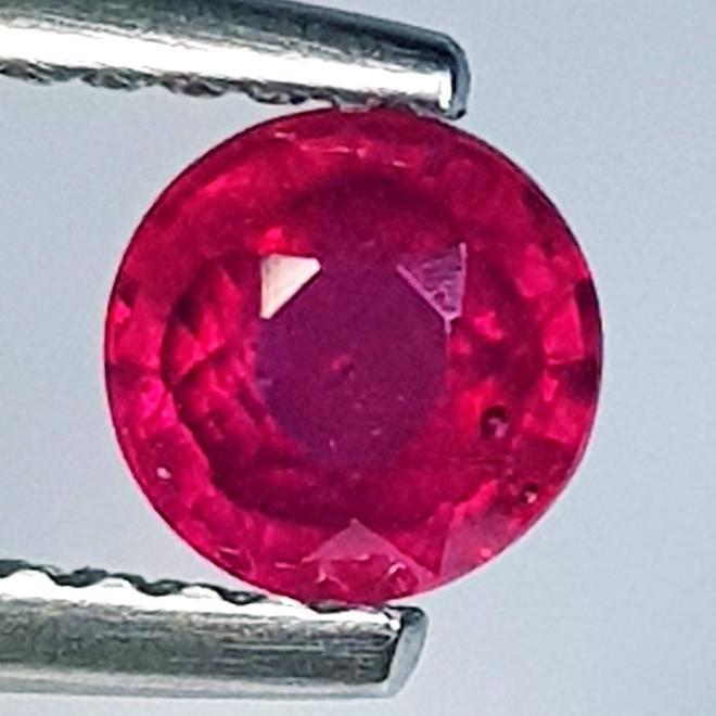 0.66 Ctz Top Quality Pinkish Red Natural Ruby: No Reserve! Title: 0.66 Ctz Top Quality Pinkish Red Natural Ruby Color/Clarity: Pinkish Red / VVS/VS Gemstone: Ruby Carat Weight: 0.66 Size/Dimensions: 5.00 x 5.00 x 3.00 Additional Information: Burma