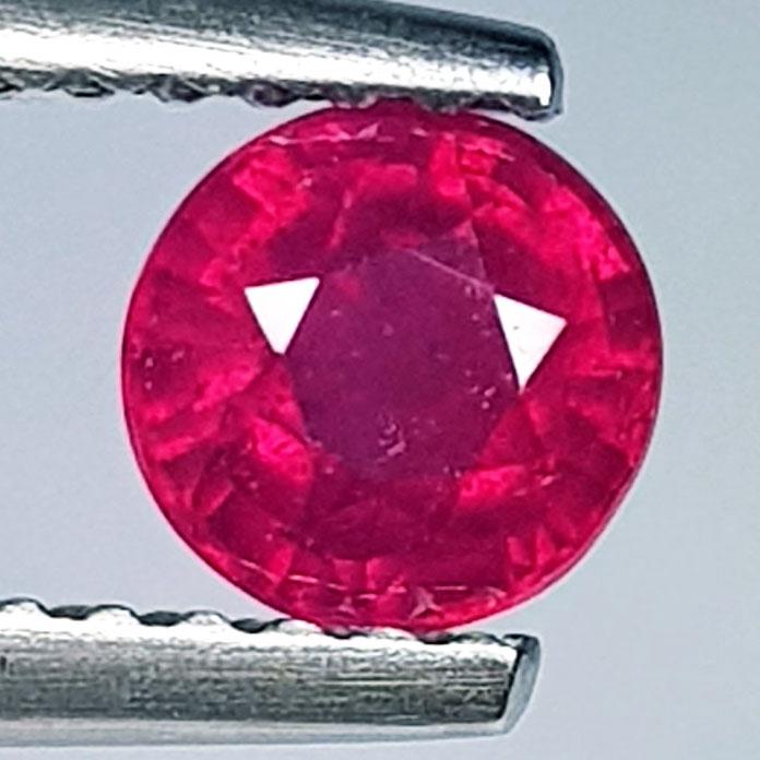 0.80 Ctz Top Quality Pinkish Red Natural Ruby: No Reserve! Title: 0.80 Ctz Top Quality Pinkish Red Natural Ruby Color/Clarity: Pinkish Red / VVS/VS Gemstone: Ruby Carat Weight: 0.8 Size/Dimensions: 5.00 x 5.00 x 3.40 Additional Information: Burma 