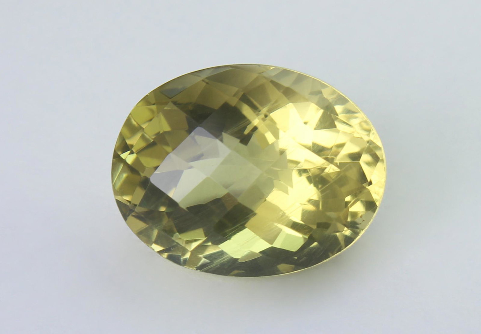 9.71 Cts Natural Lamon Quartz: No Reserve! Title: 9.71 Cts Natural Lamon Quartz Additional Information: Gemstone: Natural Lamon Quartz Origin: Brazil Weight: 12.21 Carats Measurements: 16x13 mm Shape / Cut: Oval Cut Colour: Yellow 