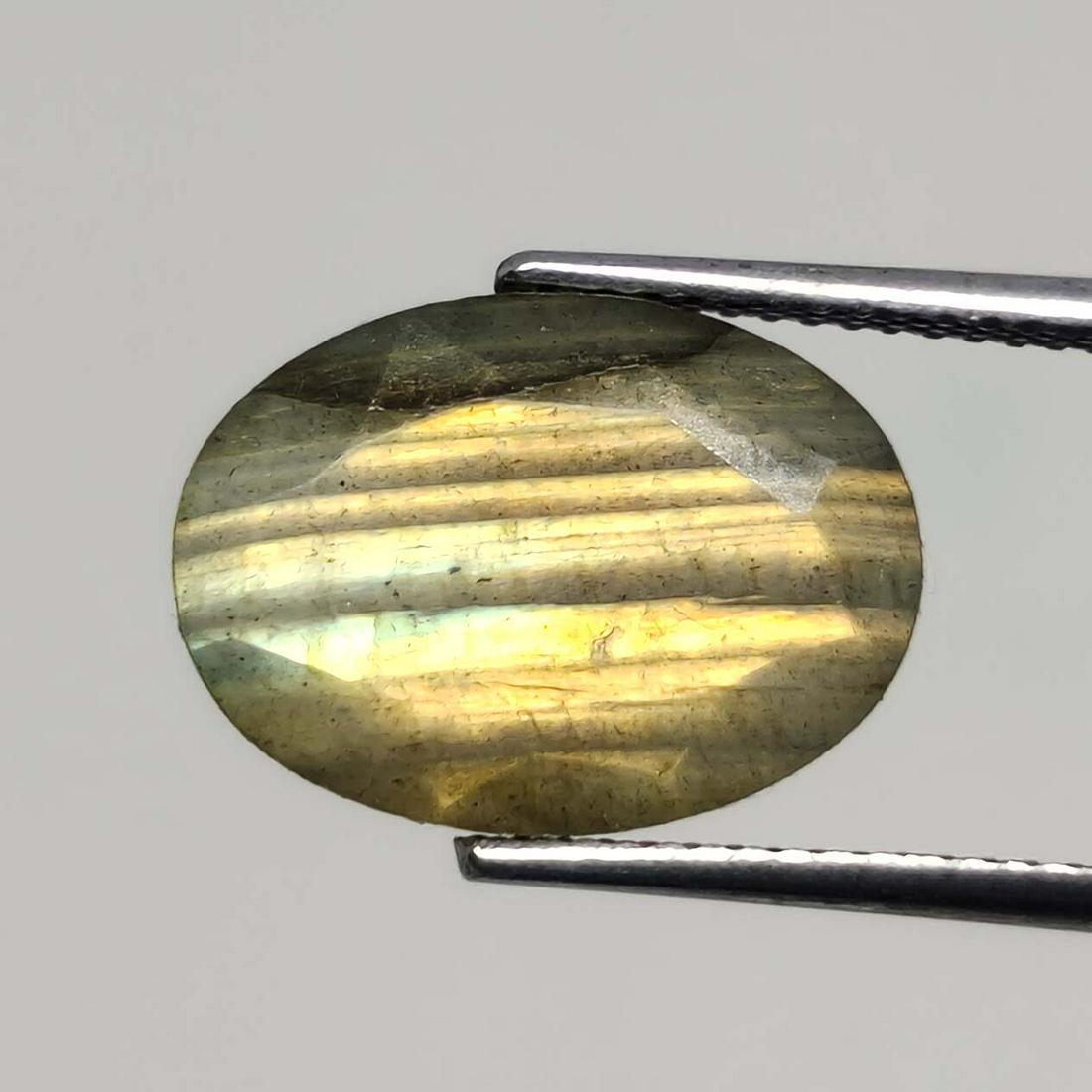 5.60 ct Natural Faceted Labradorite: No Reserve! Title: 5.60 ct Natural Faceted Labradorite Additional Information: Gemstones: Labradorite Carat Weights: 5.60 ct Size/Dimensions: 14 x 10 x 6 mm Origin : India Materials & Techniques: Labr