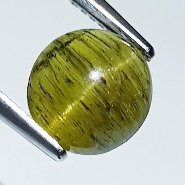 4.16 Ctz Stunning Honey Green Apatite Cat's Eye: No Reserve! Title: 4.16 Ctz Stunning Honey Green Apatite Cat's Eye Color/Clarity: Honey Green / Transparant Gemstone: Apatite Carat Weight: 4.16 Size/Dimensions: 9.00 x 9.00 x 6.00 Additional Informat