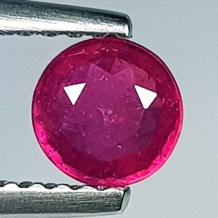 0.54 Ctz Top Quality Pinkish Red Natural Ruby: No Reserve! Title: 0.54 Ctz Top Quality Pinkish Red Natural Ruby Color/Clarity: Pinkish Red / VVS/VS Gemstone: Ruby Carat Weight: 0.54 Size/Dimensions: 5.20 x 5.20 x 2.30 Additional Information: Burma