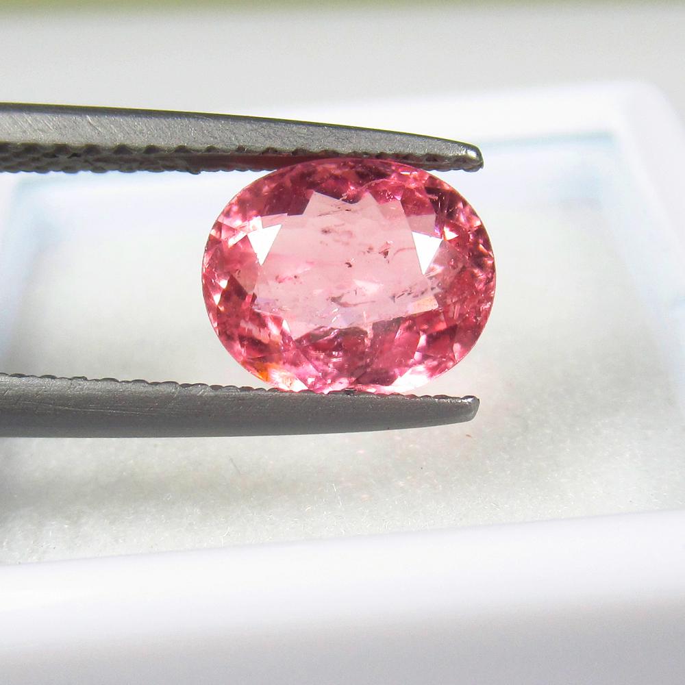 Natural Tourmaline - 1.76 Ct: No Reserve! Title: Natural Tourmaline - 1.76 Ct Origin: Mozambique Weight: 1.76 Size/Dimensions: 8.6 x 7.2 x 4.3 mm Additional Information: Pieces : 1 No's / Shape : Oval Cut / Color : Pink / Clarity 