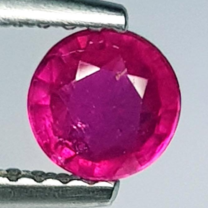 0.62 Ctz Top Quality Pinkish Red Natural Ruby: No Reserve! Title: 0.62 Ctz Top Quality Pinkish Red Natural Ruby Color/Clarity: Pinkish Red / VVS/VS Gemstone: Ruby Carat Weight: 0.62 Size/Dimensions: 5.10 x 5.10 x 2.60 Additional Information: Burma