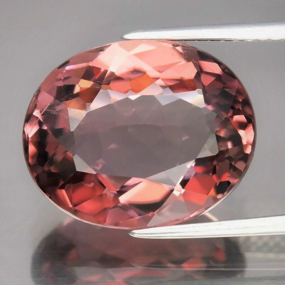 0.70Ct Natural Hot Pink Tourmaline Mozambique Oval Unheated: No Reserve! Title: 0.70Ct Natural Hot Pink Tourmaline Mozambique Oval Unheated Gemstones: Tourmaline Carat Weights: 0,70 approx. Dimensions: 7,2 x 6 mm Additional Info: Species: Tourmaline Unheated Un