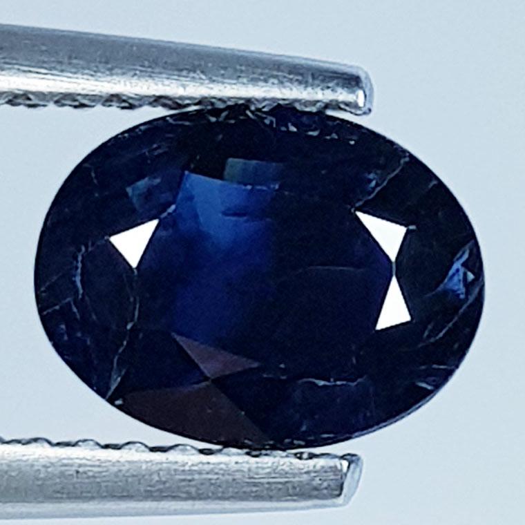 1.33 Ctz Natural Blue Sapphire: No Reserve! Title: 1.33 Ctz Natural Blue Sapphire Color/Clarity: Blue / VS Gemstone: Sapphire Carat Weight: 1.33 Size/Dimensions: 8.00 x 6.10 x 2.90 Additional Information: Burma / Oval Shipping: