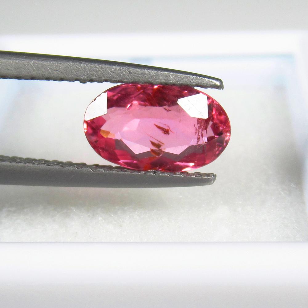 Natural Tourmaline - 1.32 Ct: No Reserve! Title: Natural Tourmaline - 1.32 Ct Origin: Mozambique Weight: 1.32 Size/Dimensions: 9 x 5.5 x 3.5 mm Additional Information: Pieces : 1 No's / Shape : Oval Cut / Color : Pink / Clarity : 