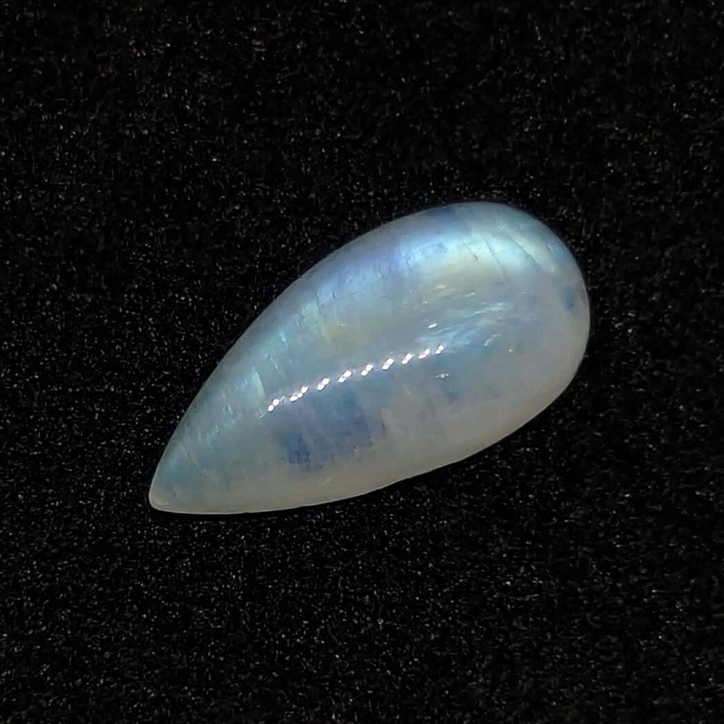 3.15 ct Natural White Rainbow Moonstone: No Reserve! Title: 3.15 ct Natural White Rainbow Moonstone Additional Information: Gemstones: Rainbow Moonstone Carat Weights: 3.15 ct Size/Dimensions:14 X 7 X 4.5 mm Origin : India Materials & Techni