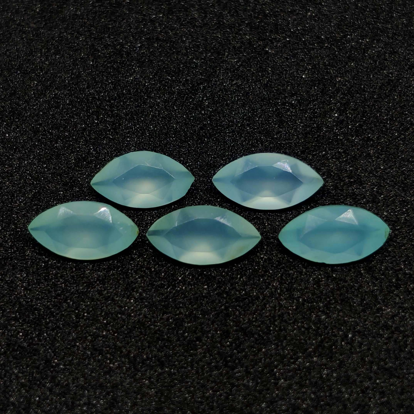 4.30 ct Natural Aqua Chalcedony Lot: No Reserve! Title: 4.30 ct Natural Aqua Chalcedony Lot Additional Information: Gemstones: Chalcedony Carat Weights: 4.30 ct Size/Dimensions: 5 X 10 mm Materials & Techniques: Chalcedony Shipping: Dome