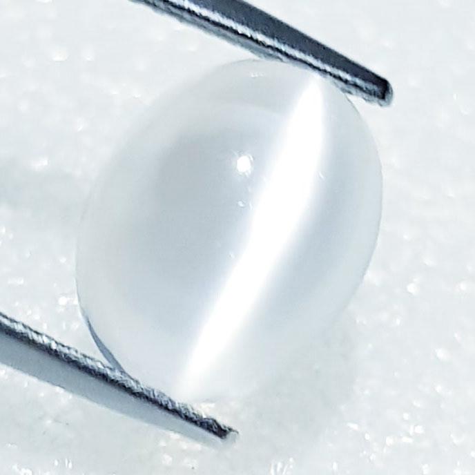 3.61 Ctz Stunning Gem Natural Moonstone Cat's Eye: No Reserve! Title: 3.61 Ctz Stunning Gem Natural Moonstone Cat's Eye Color/Clarity: White / Transparant Gemstone: Moonstone Carat Weight: 3.61 Size/Dimensions: 11.30 x 9.00 x 4.70 Additional Informati