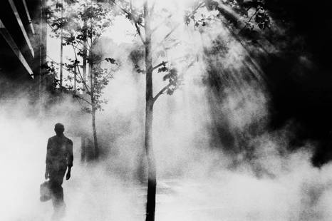 Trent Parke: Martin Place, Sidney 2001: Artist: Trent Parke Title: Martin Place, Sidney 2001 Date Printed: 2008 Medium: High Quality Offset Photo Print with with Copyright Trent Parke/ Magnum Photos Print Origin: Printed in Italy - Portfoli