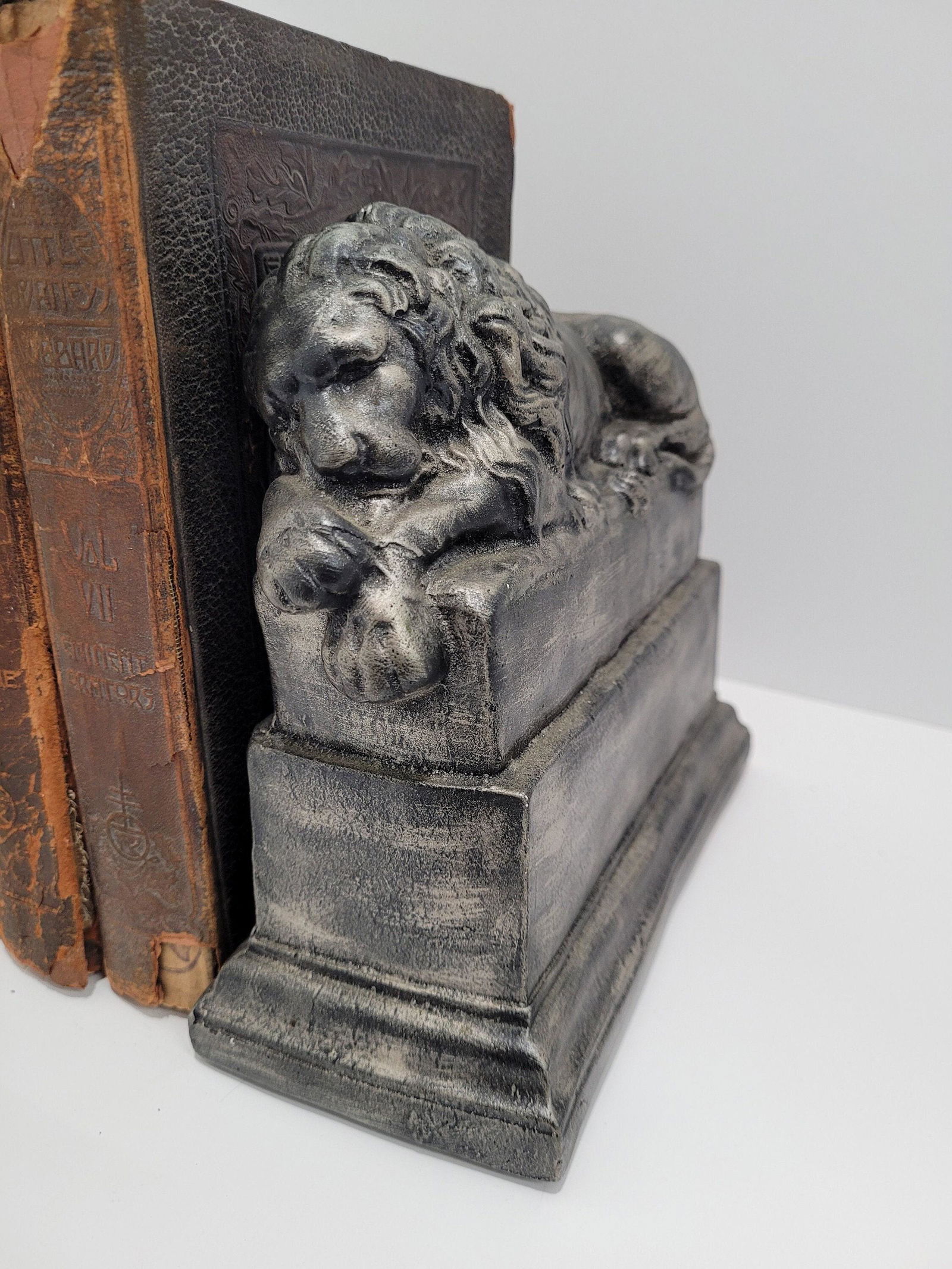 Vintage Lion Bookends pewter gray chalk sculpture big cat statues book holders Neoclassical: Vintage from the 1970s Materials: plaster, chalk Width: 7.5 inches, Height: 7.5 inches, Depth: 3.5 inches Description Antique Lion Bookends Slate Gray Chalk Sculpture Big Cat Statues Book Holders Offi
