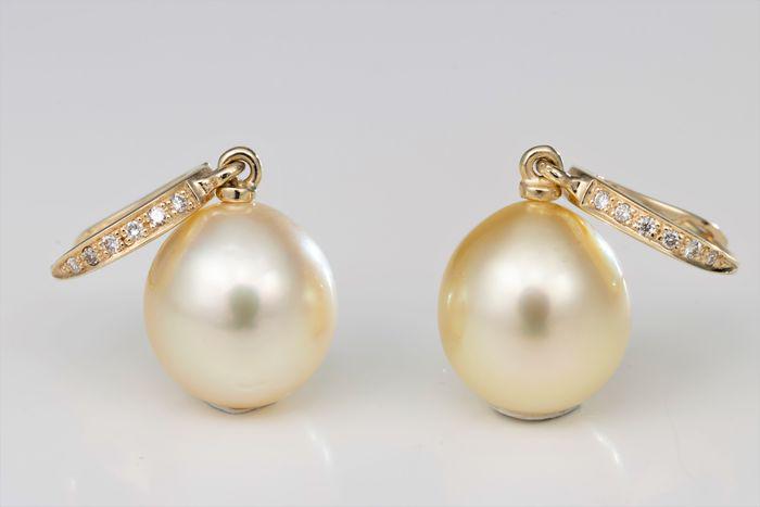 10x11mm Golden South Sea Pearls - 14 kt. Yellow gold - Earrings - 0.09 ct: Title: 10x11mm Golden South Sea Pearls - 14 kt. Yellow gold - Earrings - 0.09 ct Description: Produced by the gold-lipped Pinctada Maxima Oyster in the warm waters of Indonesia, these pearls have a na