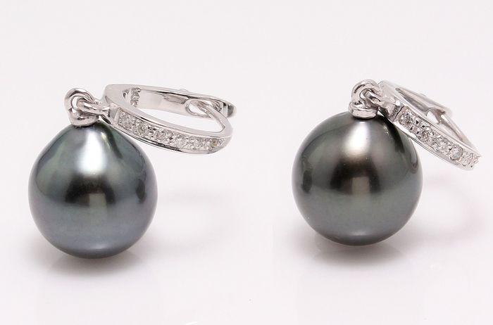 14 kt. White Gold - 9x10mm Tahitian Pearl Drops - Earrings - 0.09 ct: Title: 14 kt. White Gold - 9x10mm Tahitian Pearl Drops - Earrings - 0.09 ct Description: Emerging from the tropical lagoons of French Polynesia, these Tahitian pearls have been hand selected for their