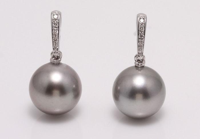 14 kt. White Gold - 11x12mm Tahitian Pearls - Earrings - 0.08 ct: Title: 14 kt. White Gold - 11x12mm Tahitian Pearls - Earrings - 0.08 ct Description: Classic Elegance ! Emerging from the tropical lagoons of French Polynesia, these Tahitian pearls have been hand sel